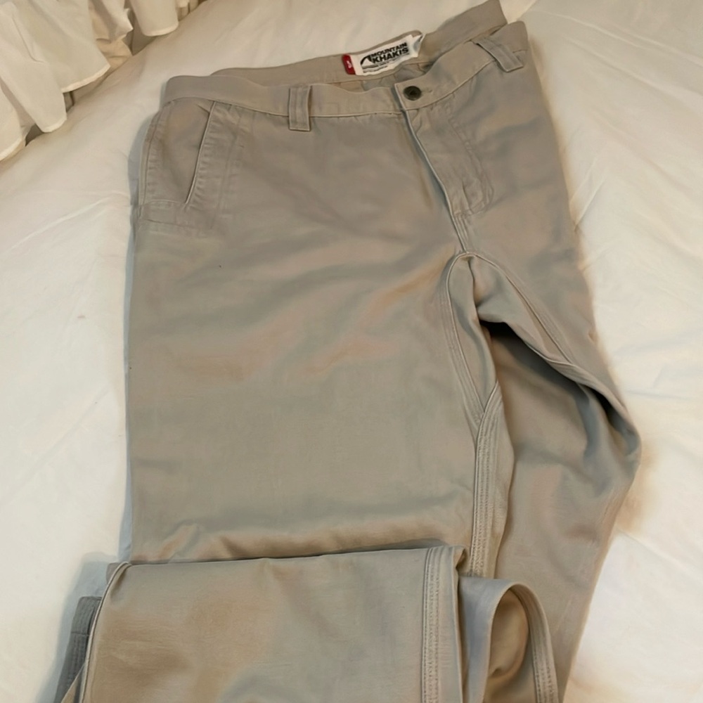 Men’s khaki pants